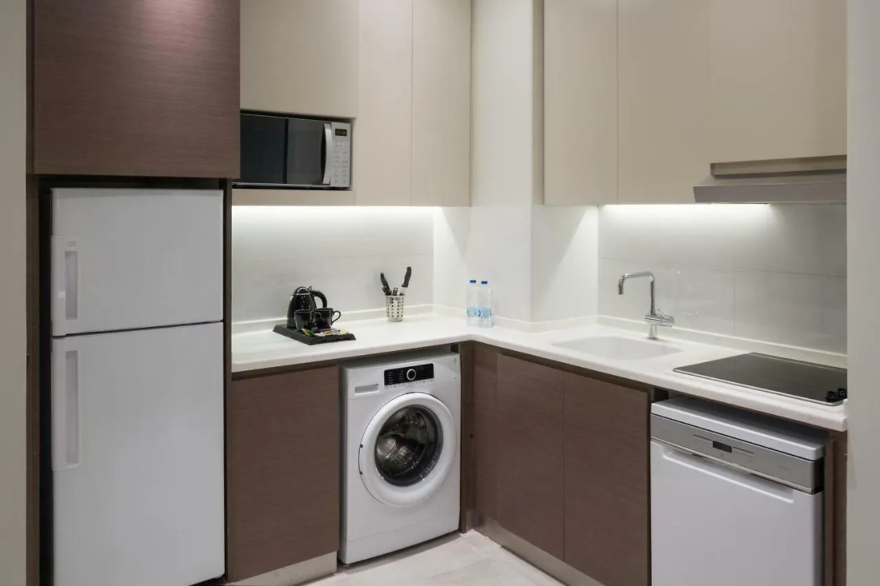 Adagio Aparthotel Jeddah Malik Road 4*,